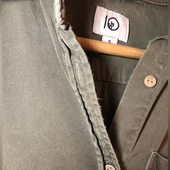 Tentree Army Green Button Up Blouse - Picture 5 of 6